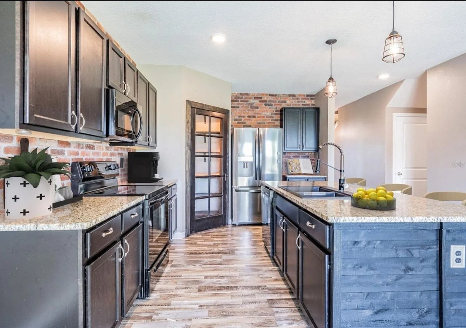 Stunning 5BR House in Wesley Chapel Lagoon Community — Photo 4
