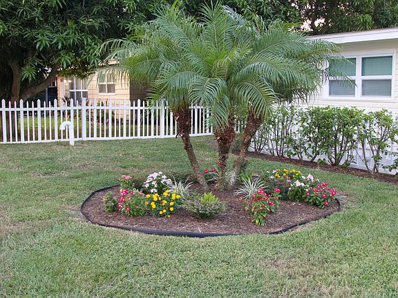 Relax in paradise and enjoy this_charming 2 bedroom and 1 ba