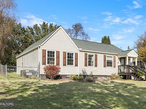 2nd image of 1341 Lee Ln