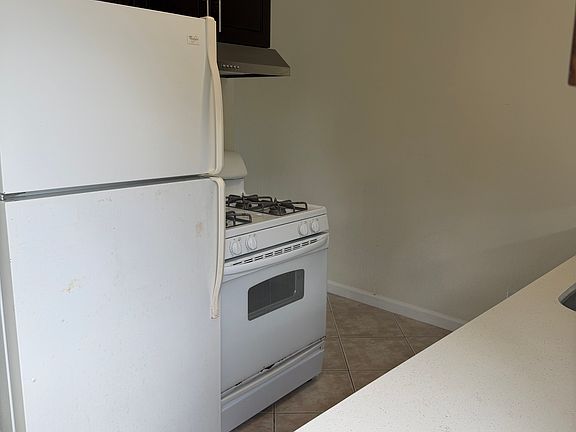 2nd image of 660 W 2nd St APT 5
