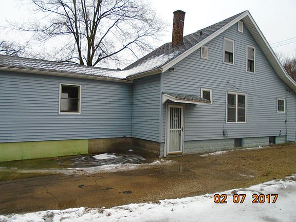 4th image of 1115 E Alcott St