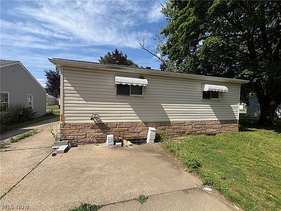 4th image of 908 Clifford Ave