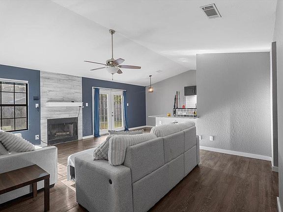 4th image of 701 Southwood Dr