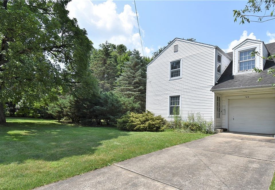 1st image of 104 Stewart St
