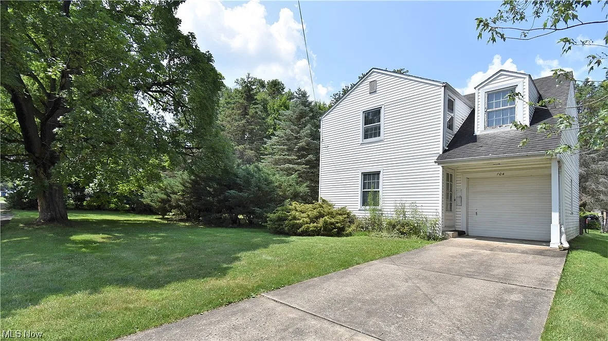 104 Stewart St photo 1