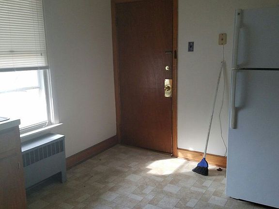 4th image of 317 S Potomac St APT 2