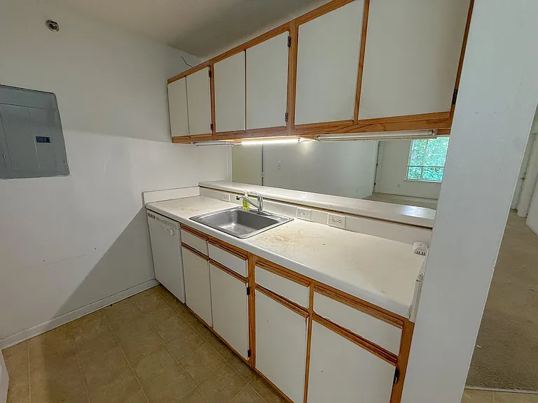 1500-303 Graduate Ln — Photo 5