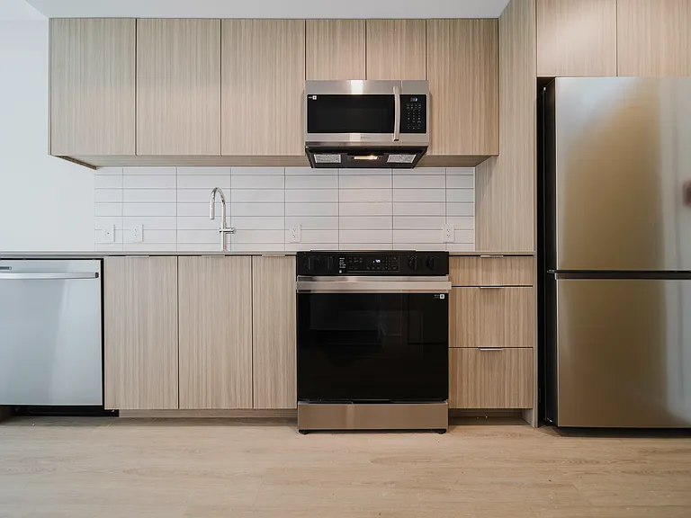 5828 Granville St — Photo 38