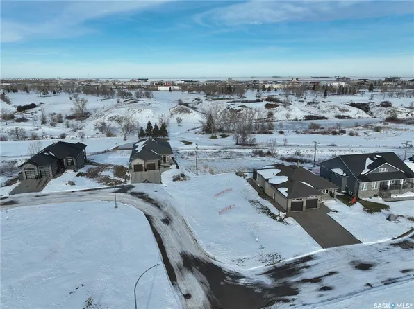 2 COPPER RIDGE COVE, Moose Jaw, SK S6H 4R1