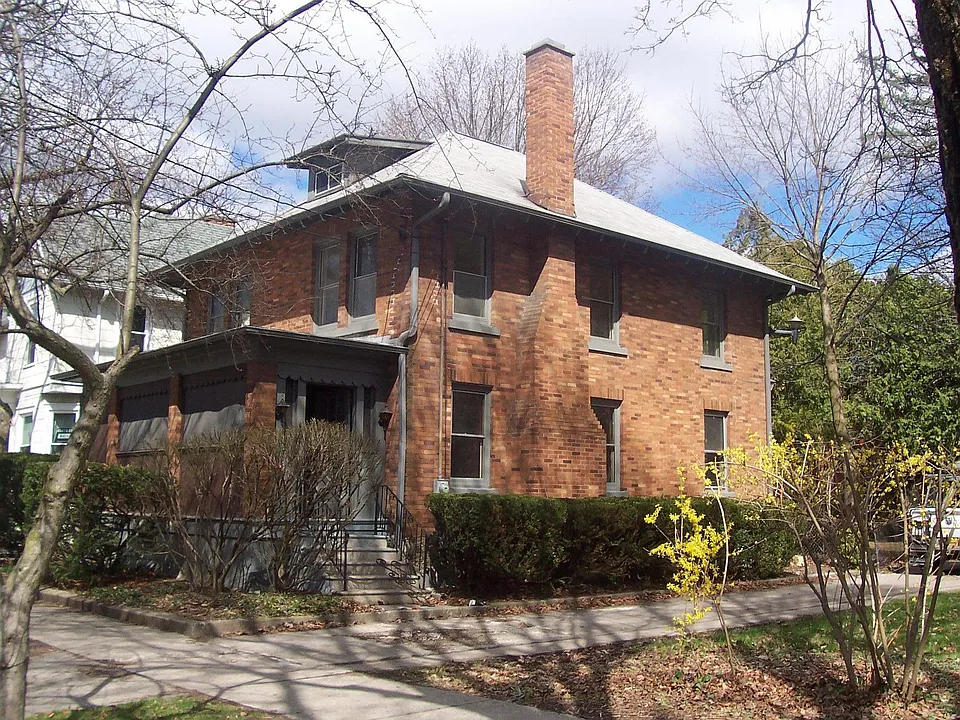 713 N Cayuga St