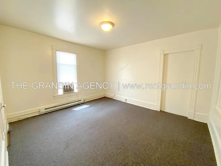 909 13th St SE — Photo 28