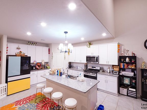 4th image of 208 Luna Ln