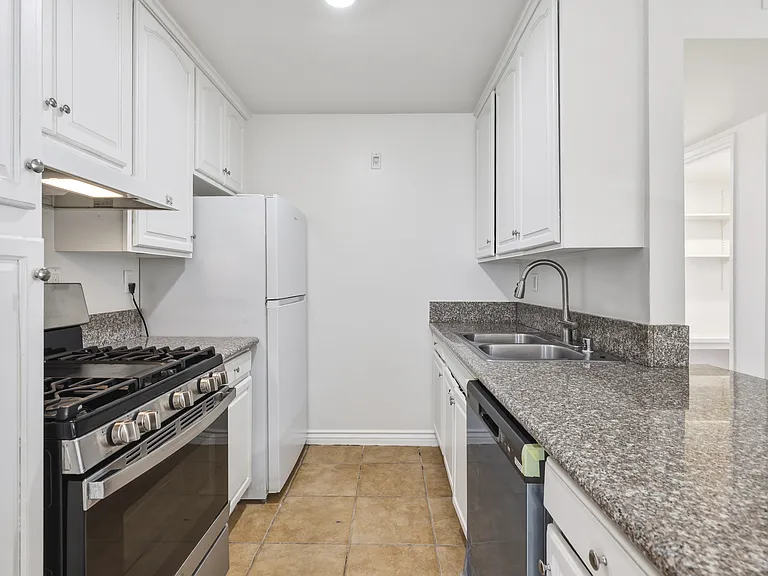 18620 Hatteras St #229 — Photo 3