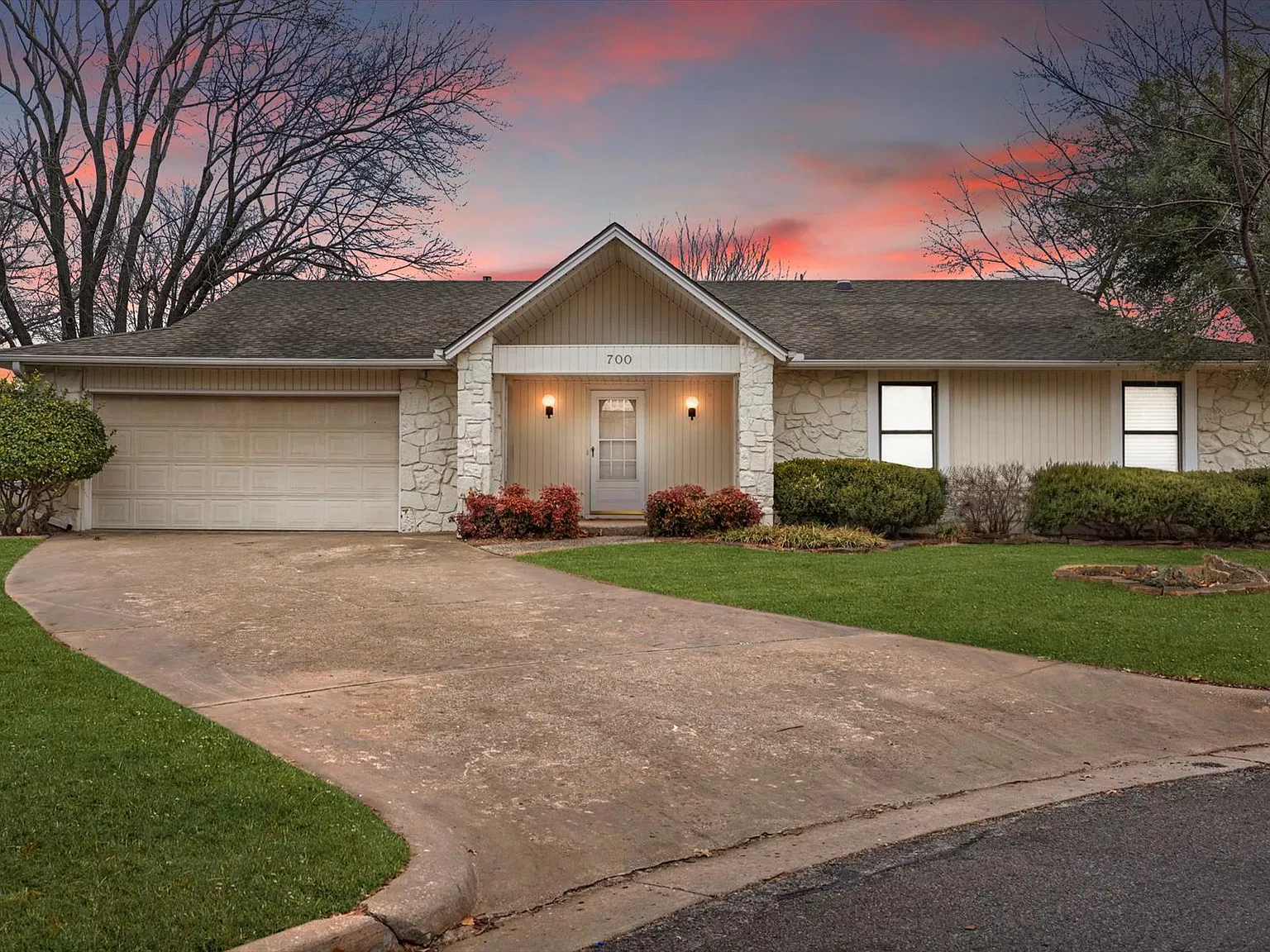 4 bed, 1995 sqft, $1,895 — Photo 1