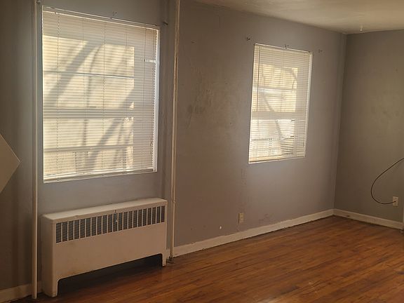 3rd image of 903 W Spofford Ave