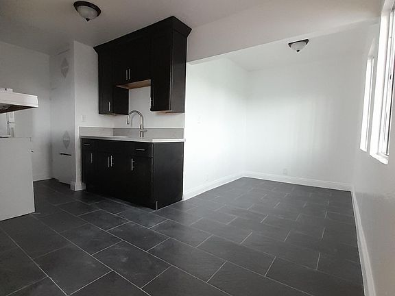 3rd image of 10705 S Figueroa St APT 2