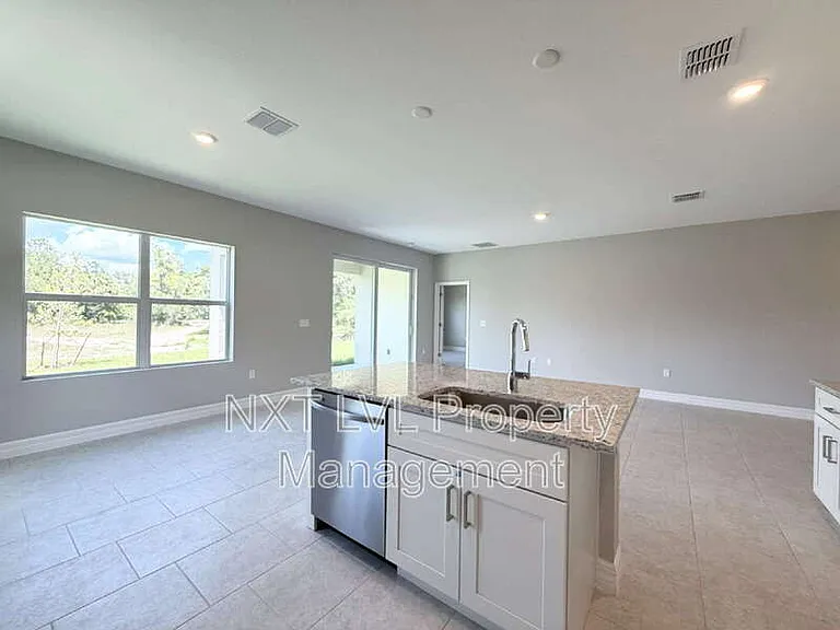 3512 50th St W — Photo 8