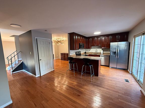 4th image of 8274 Clifton Farm Ct