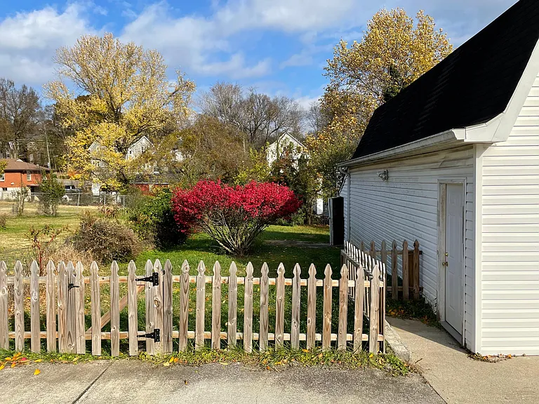 2110 Creighton Ave — Photo 5