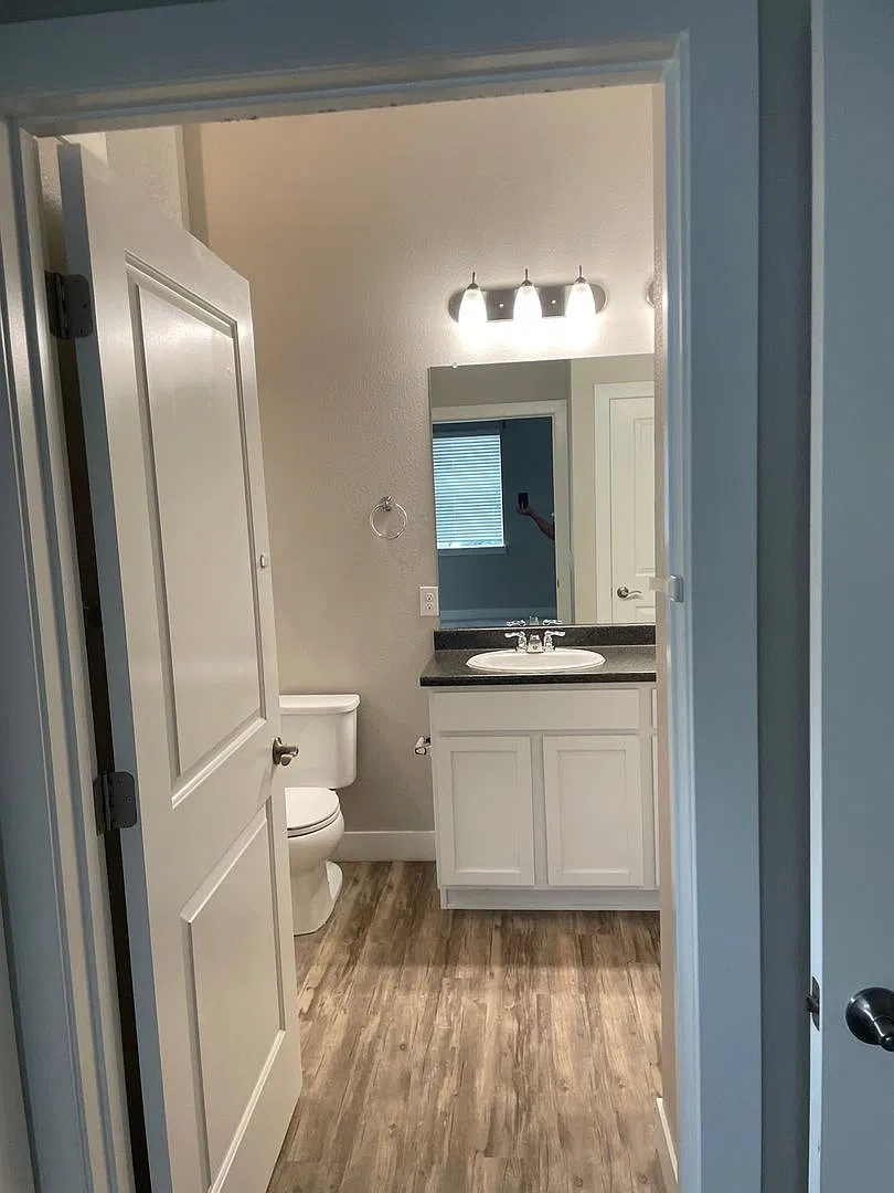 Charming 2BR Condo in Aurora — Photo 3