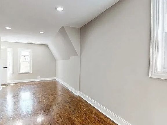 4th image of 6640 S Champlain Ave