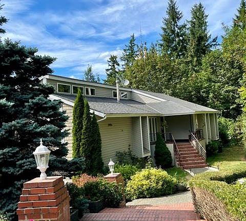 2nd image of 321 207th Ave NE #1