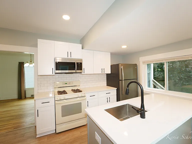 939 Veto St NW — Photo 3