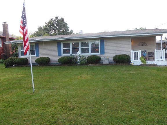 2nd image of 523 Lincoln Lawns Dr NW