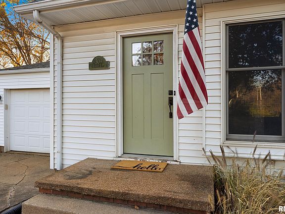 3rd image of 309 Timber Ln