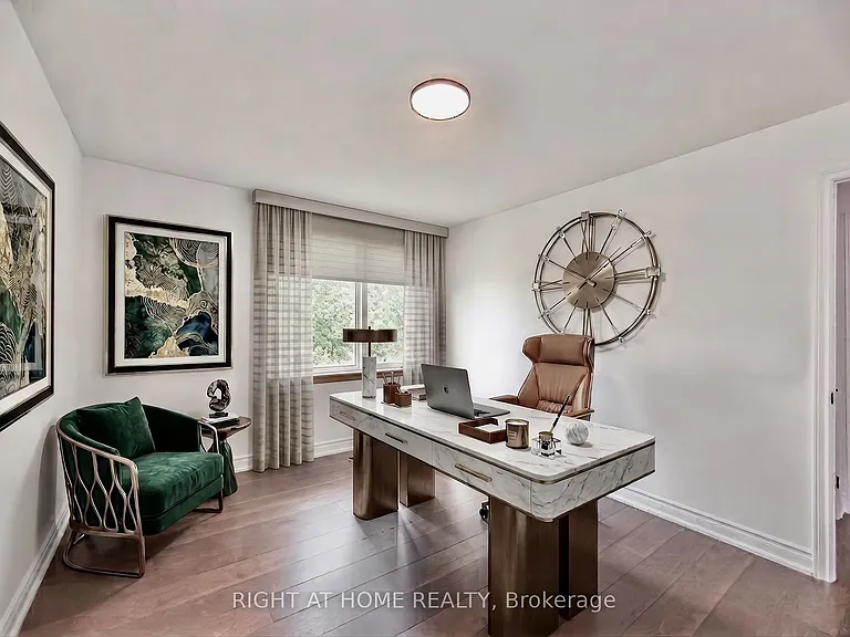 89 W Yonge Blvd NW — Photo 34