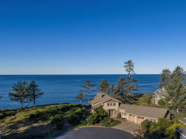 218 Sea Crest Pl, Otter Rock, OR 97369