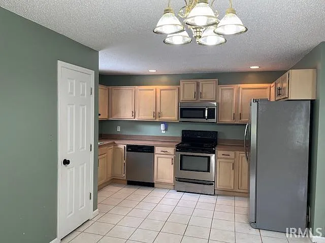 8001 Alexandra Ln — Photo 2