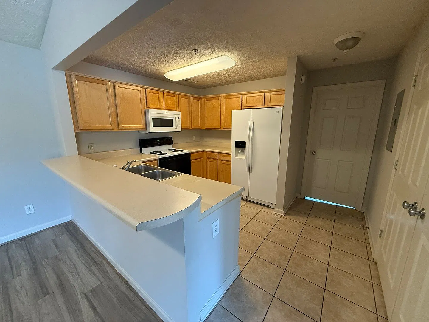 Southern Edge Condo - Close to Campus — Photo 4