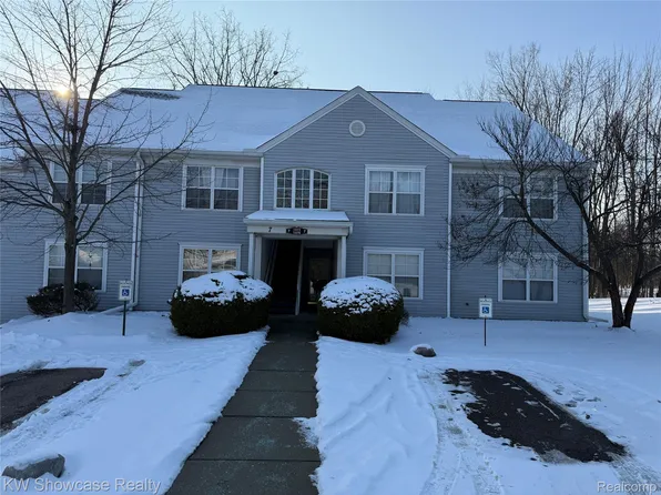 12372 Saint Andrews Way, Fenton, MI 48430