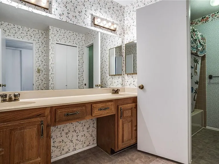 7612 Jerome Dr — Photo 6