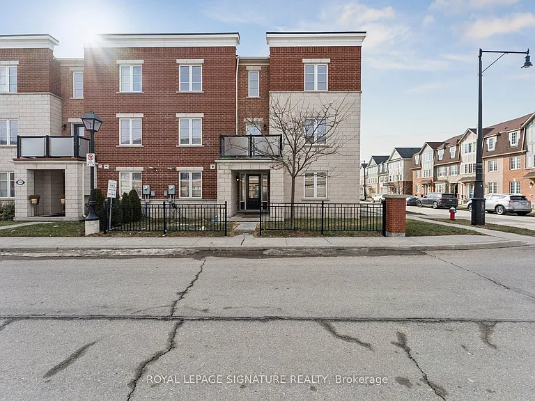 122 Baycliffe Cres — Photo 1