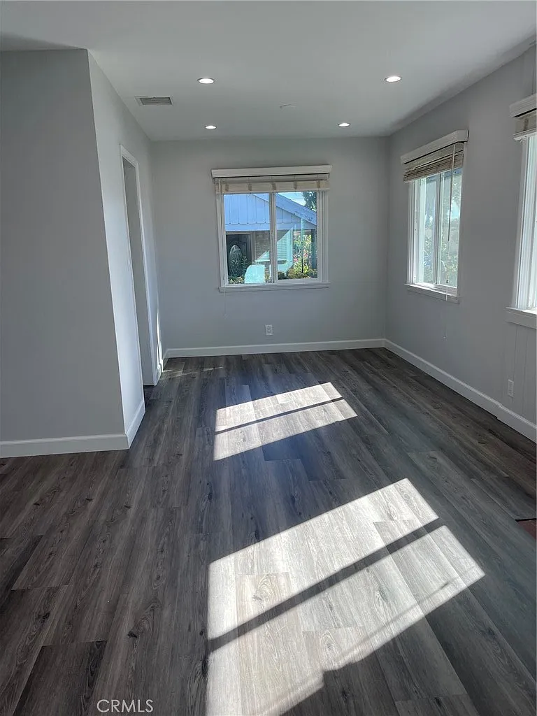 3 bed, 1228 sqft, $3,900 — Photo 3