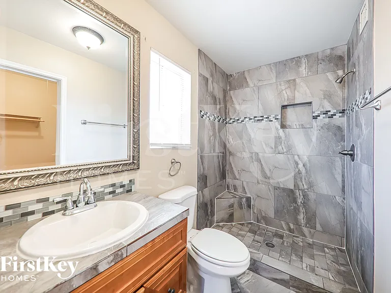9044 N 52nd Dr — Photo 9
