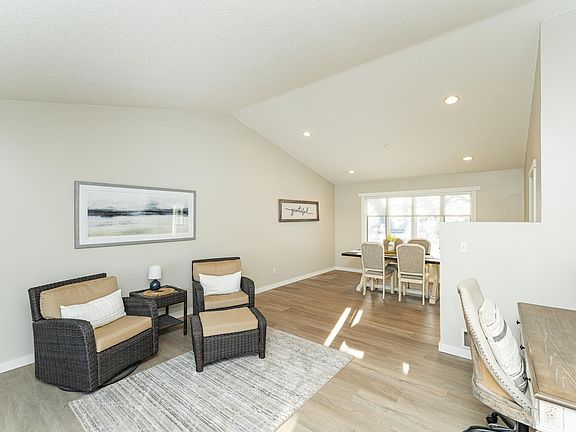 4th image of 926 Plymouth Ln NW