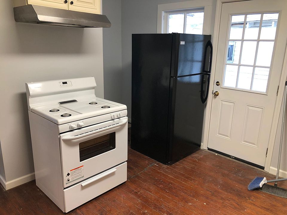 2nd image of 901 E University Ave