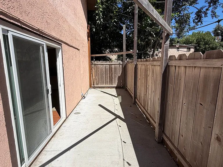 1448 Warner St — Photo 16