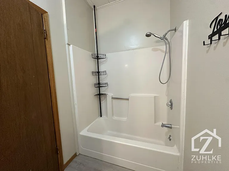 402 N 2nd St #1 — Photo 8