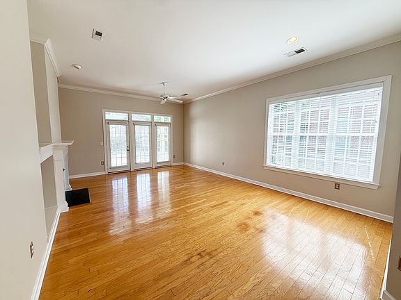 3rd image of 4906 Shaftesbury Pl
