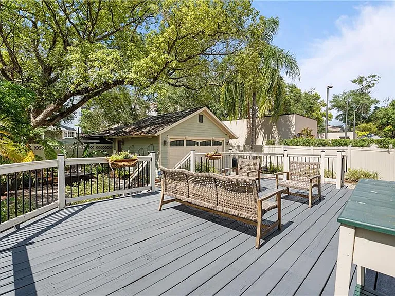 613 E Pine St — Photo 22