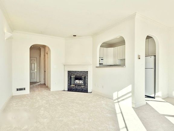 3rd image of 2130 Beach St #201