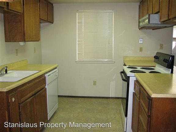 5th image of 1109 E Orangeburg Ave APT 3