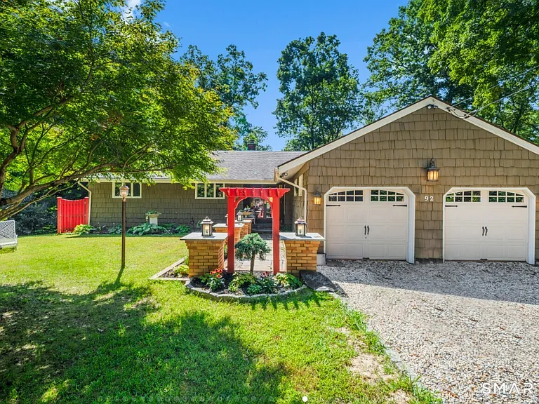 92 Kenmore Rd — Photo 30