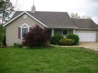 1528 W Hoppes Rd, Liberty, IN 47353
