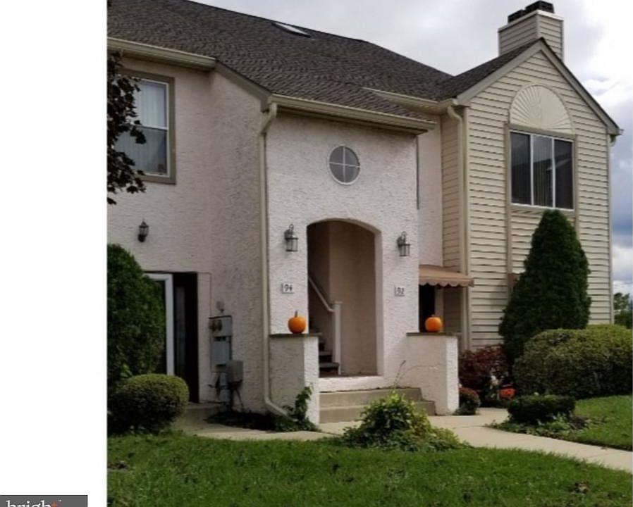 1st image of 94 Yellowwood Ct #94