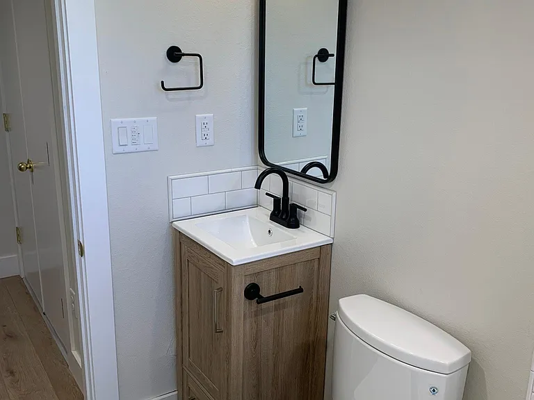 2104 S Corona St — Photo 33